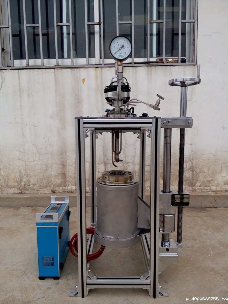 KCFD系列--加热炉和釜体可下落、旋转一边2